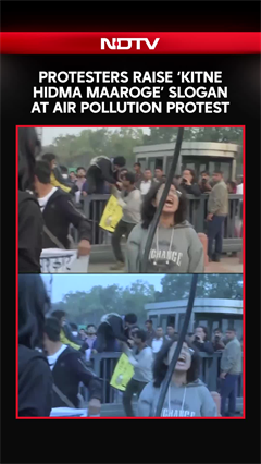 Protesters Raise ‘Kitne Hidma Maaroge’ Slogan At Air Pollution Protest In Delhi