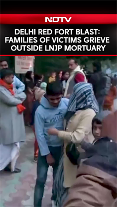 Delhi Blast | Families of Delhi Red Fort Blast Victims Grieve Their Loved Ones Outside LNJP Hospital