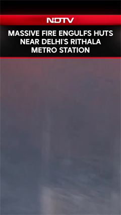 Rithala Fire | Massive Fire Engulfs Huts Near Delhi Metro Station, Cylinders' Blast Likely Cause