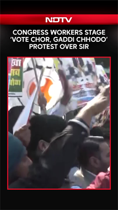 Congress Workers Stage ‘Vote Chor, Gaddi Chhodo’ Protest Over SIR In Lucknow