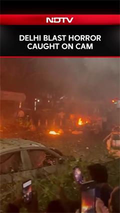 Delhi Blast News | Video Shows Police Saving Lives Immediately After Red Fort Blast
