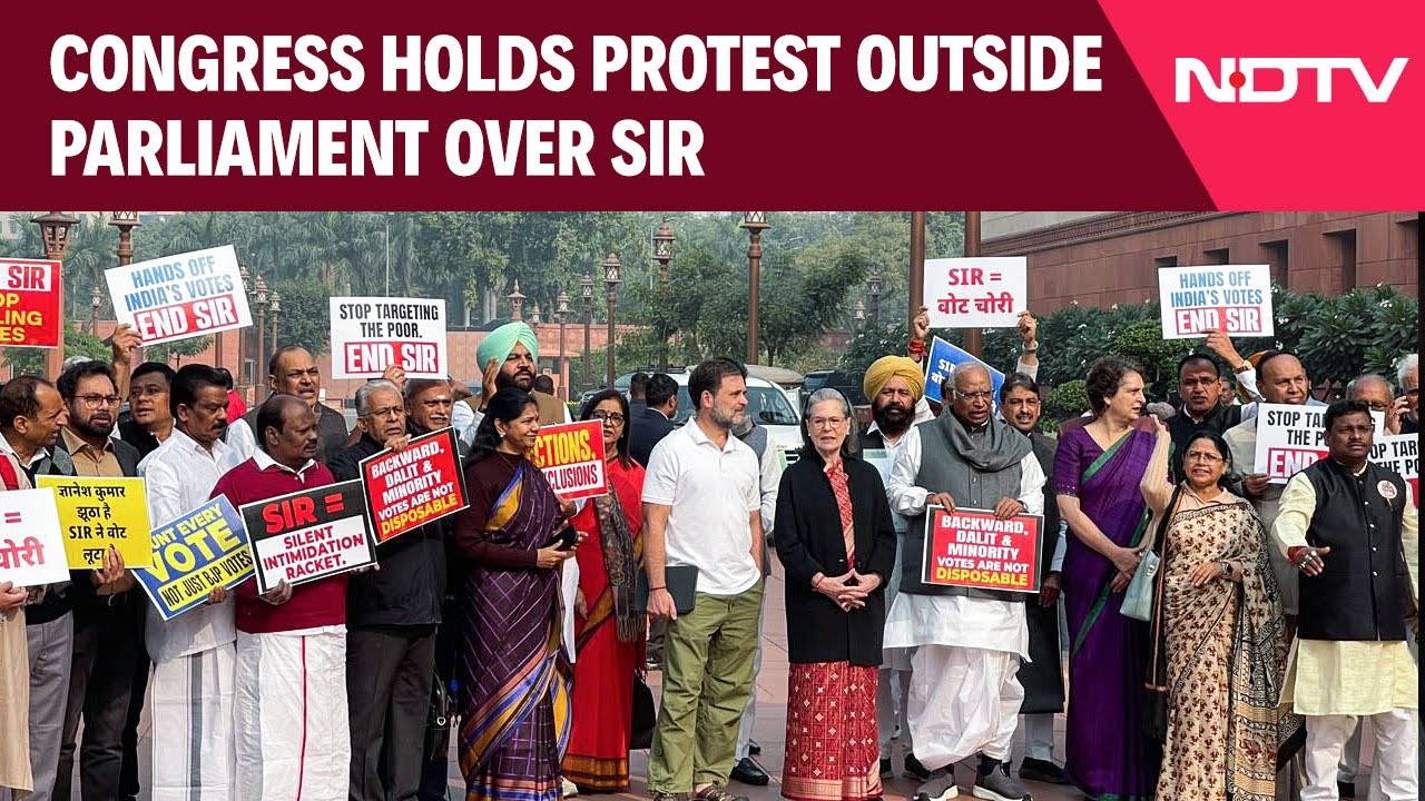 Rahul, Sonia, Priyanka Gandhi, And Other Congress Leaders Protest Outside Parliament Over 'SIR'