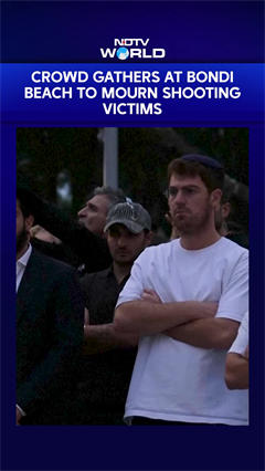 Bondi Beach Shooting | Crowd Gathers At Bondi Beach To Mourn Shooting Victims