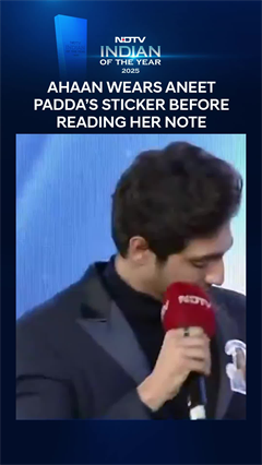 Ahaan Pandey Wears Aneet Padda&rsquo;s Sticker Before Reading Her Note