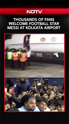 Fan Frezy Outside Kolkata Airport As Lionel Messi Arrives In India