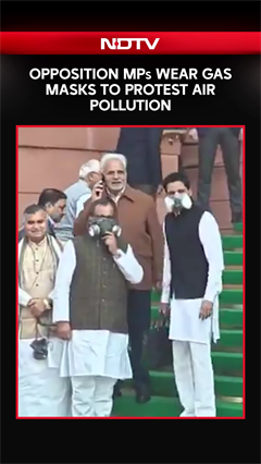 Opposition MPs Enter Parliament Wearing Gas Masks to Protest Air Pollution