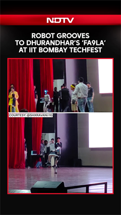 Robot Grooves To Akshaye Khanna's Viral Dhurandhar Song At IIT Bombay Techfest