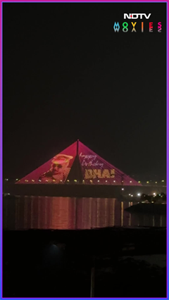 Bandra Sea Link Lights Up with Birthday Wishes for Salman Khan