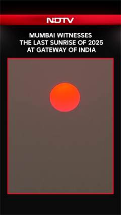 Mumbai Witnesses The Last Sunrise Of 2025 At Gateway Of India