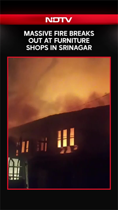 Srinagar News | Massive Fire Breaks Out At Furniture Shops And Godown In Srinagar