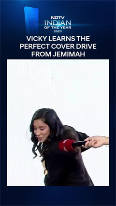 Vicky Kaushal Learns Perfect Cover Drive from Jemimah Jemimah Rodrigues