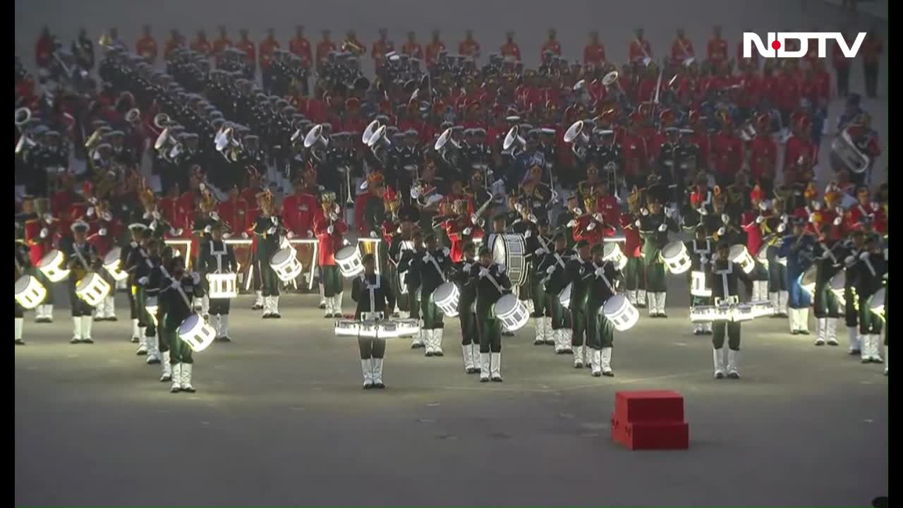 विजय चौक पर ड्रम बजे तो नसों में जागी देशभक्ति, बीटिंग रिट्रीट सेरेमनी में सेना के बैंड ने समां बांधा, देखते रह गए राष्ट्रपति-पीएम मोदी