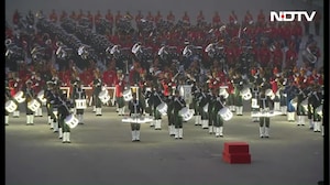 विजय चौक पर ड्रम बजे तो नसों में जागी देशभक्ति, बीटिंग रिट्रीट सेरेमनी में सेना के बैंड ने समां बांधा, देखते रह गए राष्ट्रपति-पीएम मोदी