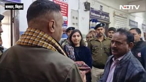 आप एकदम निठल्ले हैं... डॉक्टर को ऐसा क्यों बोले बक्सर सदर विधायक, कलेक्टर भी खड़े रहे चुपचाप, देखें VIDEO