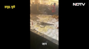 हापुड़: शादी समारोह में मछली फ्राई के स्टॉल पर मची भगदड़, वायरल हुआ VIDEO