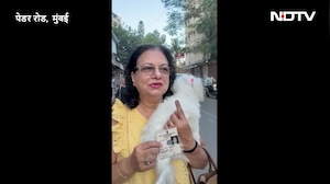 पालतू कुत्ते के साथ वोट डालने पहुंचीं मां-बेटी, बताया- BMC चुनाव में सबसे बड़ा मुद्दा क्या है