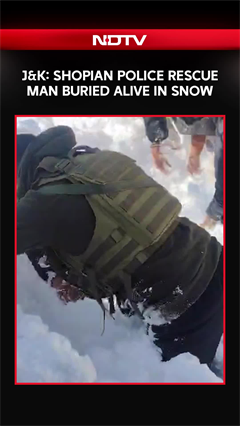 J&K: Shopian Police Rescue Man Buried Alive in Snow