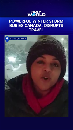 Powerful Winter Storm Dumps Up To 50 cm Snow In Canada, Toronto Paralyzed