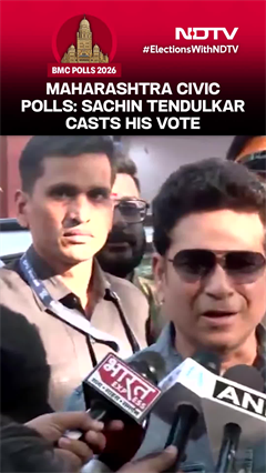 BMC Elections: Legendary Cricketer Sachin Tendulkar Shows His Inked Finger After Casting His Vote