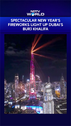 Spectacular New Year&rsquo;s Fireworks Light Up Dubai's Burj Khalifa