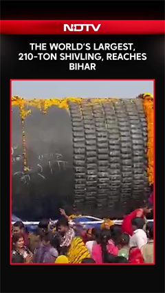 World&rsquo;s Largest 210-Tonne Shivling Reaches Bihar