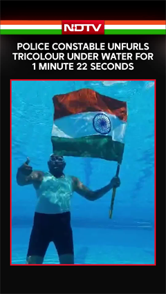 Republic Day 2026 | Police Constable Unfurls Tricolor 11 Feet Under Water For 1 Minute 22 Seconds