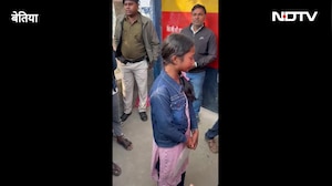 VIDEO: परीक्षा केंद्र पर लेट से पहुंचना पड़ा भारी, रोते हुई छात्रा वापस गई घर
