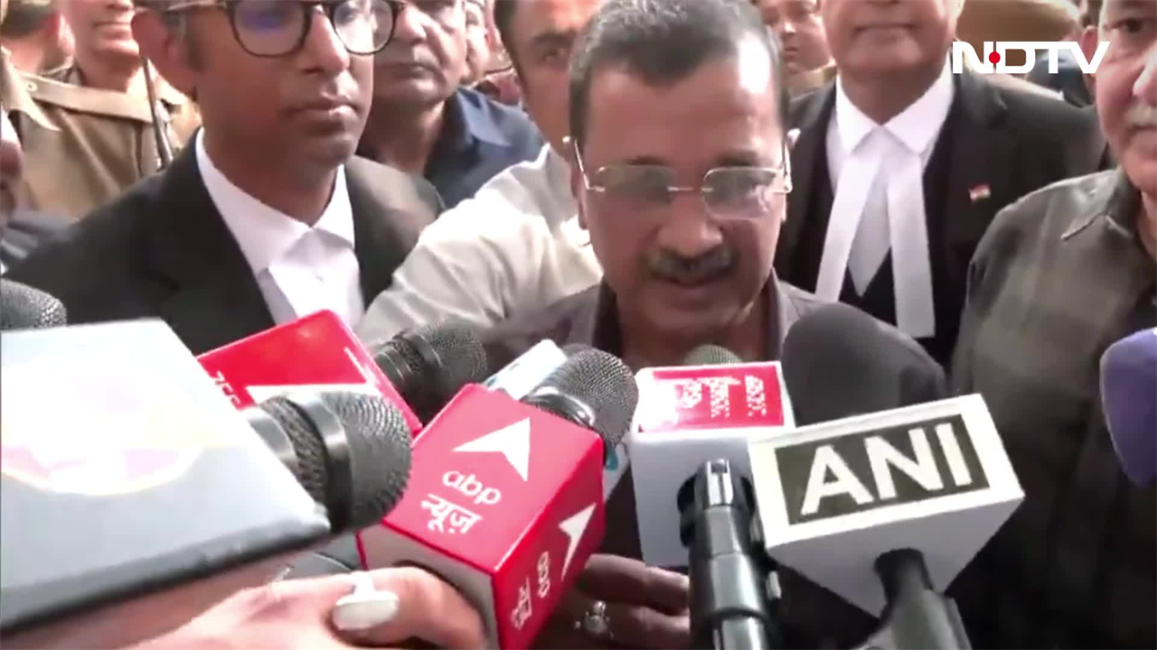 VIDEO: कोर्ट से बरी होते ही फूट-फूट कर रो पड़े केजरीवाल