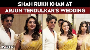 Shah Rukh Khan Arrives with Gauri & Suhana for Arjun Tendulkar's Wedding