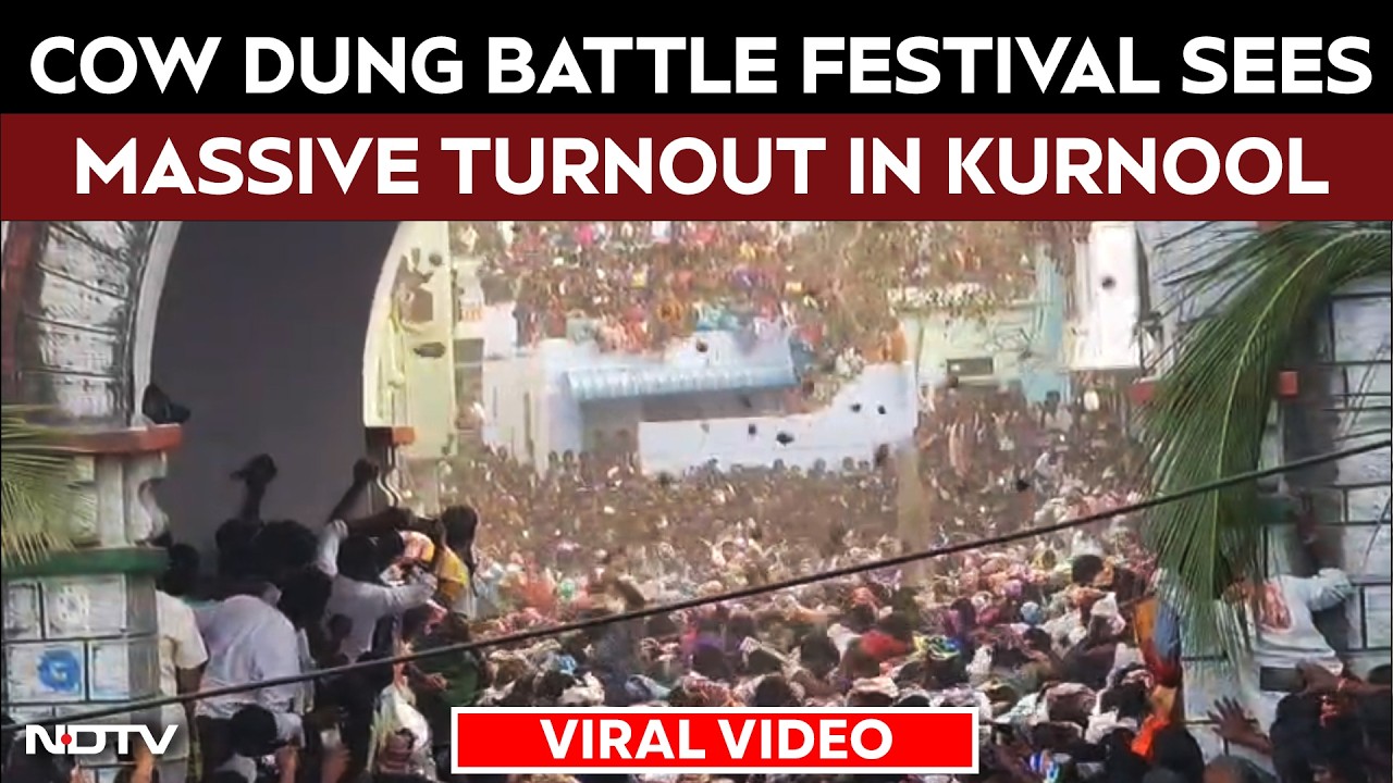 Andhra Pradesh | 'Pidakala Samaram' Cow Dung Battle Festival Sees Massive Turnout In Kurnool