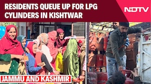 LPG Crisis | Residents Queue Up In Large Numbers For LPG Cylinders In Kishtwar
