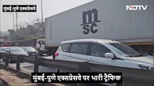 मुंबई-पुणे एक्सप्रेसवे पर गाड़ियों की लंबी कतारें, 5 किमी तक लगा है लंबा जाम, देखें VIDEO