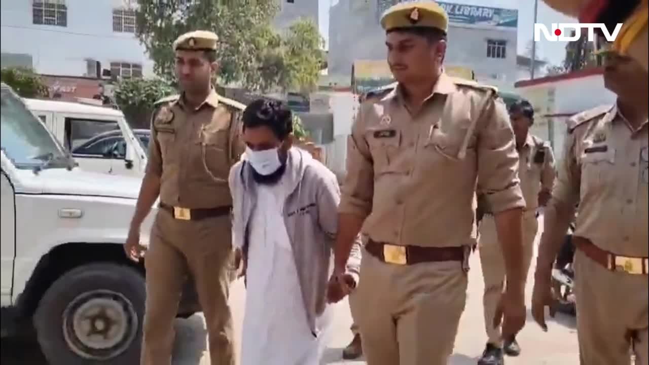 योगी की मां को अपशब्द कहने वाले मौलाना की बिगड़ी चाल, लंगड़ाते हुए मांगी माफी