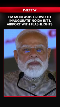 PM Modi Asks Crowd To &lsquo;Inaugurate&rsquo; Noida Airport With Flashlights