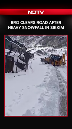 Video: Heavy Snowfall In   Sikkim; BRO Keeps Key Tourist Routes Operational