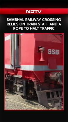 Viral Video: Loco Pilot Secures Unmanned Sambhal Crossing With Rope, Then Jumps Onto Moving Train