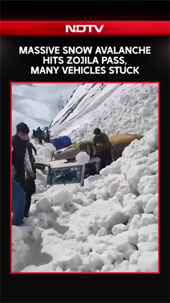Massive Snow Avalanche Hits Zojila Pass, Many Vehicles Stuck