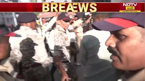 Nashik TCS Case | आरोपींना पोलीस कोठडीमध्ये नेताना नाशिकचे पोलीस