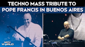 1904_djappkg_185997Techno Mass Tribute to Pope Francis in Buenos Aires, DJ Priest Padre Guilherme Draws Thousands