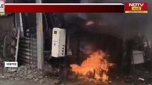 Jalgaon नशिराबाद शिवारात ट्रान्सफॉर्मरला आग,शेतकऱ्यांचा वीज पुरवठा खंडित;नजीकची झाडंझुडपंही जळून खाक