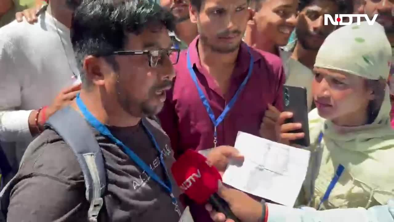 Noida Workers Protest: कागज में ₹13000, हाथ में ₹9000... कंपनियां सैलरी में कैसे करती हैं घपला? मजदूरों ने खोली पोल