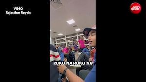 IPL 2026: सेल्फी लेने आए बच्चों से वैभव सूर्यवंशी ने मांगे 100 रुपए? VIDEO देख फैन्स शॉक्ड