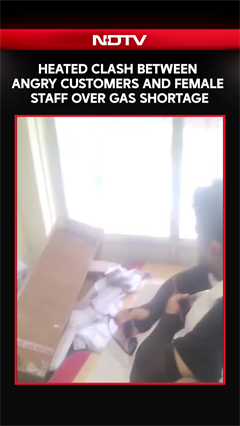 Chaos As Heated Clash Between Angry Customers And Female Staff Erupts Over Gas Shortage In Nagpur