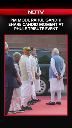 PM Modi, Rahul Gandhi Share Rare Candid Moment at Phule Tribute Event