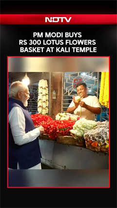 PM Modi Buys Rs 300 Lotus Flowers Basket Outside Thanthania Kalibari To Offer Prayers