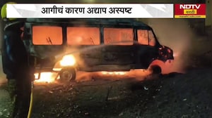 Chh.Sambhajinagar मध्ये ट्रॅव्हलर बसला भीषण आग, आगीचं कारण अस्पष्ट | NDTV मराठी