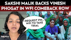 Vinesh Phogat News | "I Request PM...: Sakshi Malik Backs Vinesh Phogat Over Comeback Row With WFI