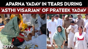 Aparna Yadav Breaks Down in Tears During Ganga 'Asthi Visarjan' Ritual
