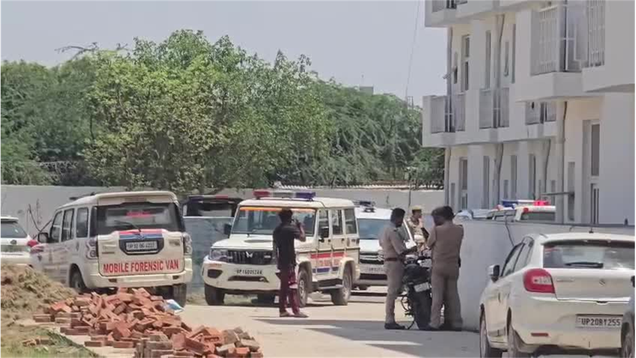 दिल्ली से सटे ग्रेटर नोएडा में डबल मर्डर, निर्माणाधीन बिल्डिंग में खून से लथपथ शव मिले