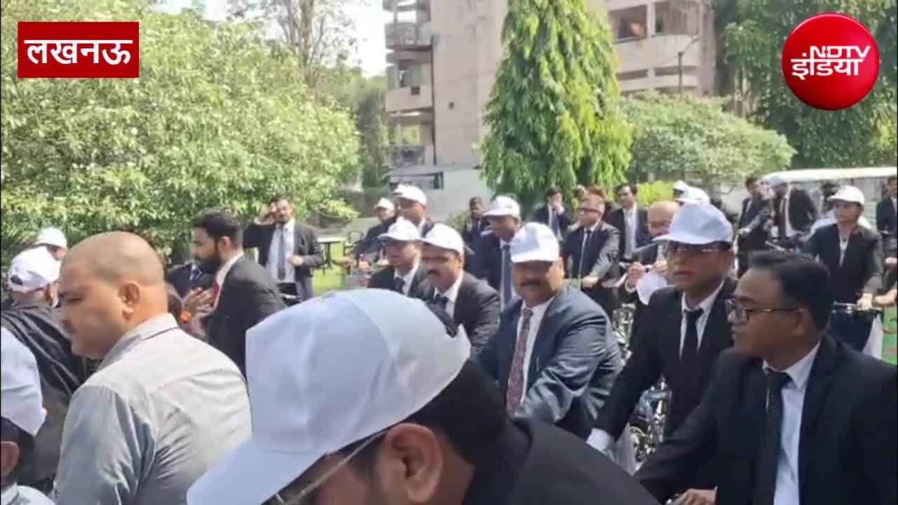 लखनऊ में जजों की अनोखी पहल, साइकिल से पहुंचे कोर्ट